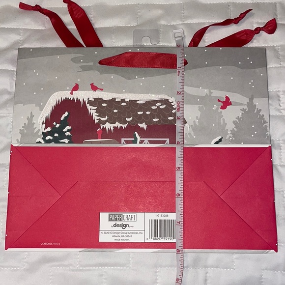 ♥️{3 for $30} 🛍️ Paper Craft Design: Holidays Farmhouse Truck Gift Bag - Picture 3 of 3